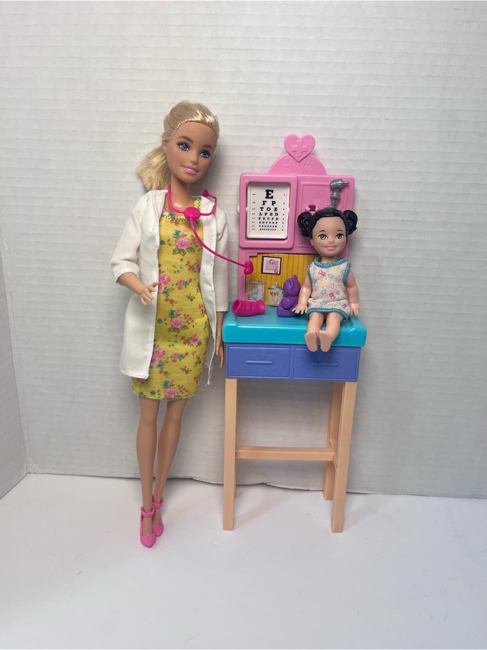 Barbie Doctor Pediatrician Playset Doll Patient YOU CAN BE ANYTHING